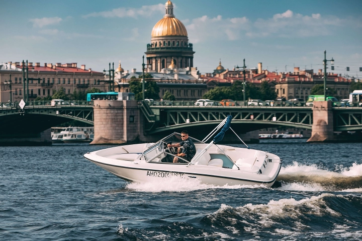 Аренда катера  Bayliner в Санкт-Петербурге