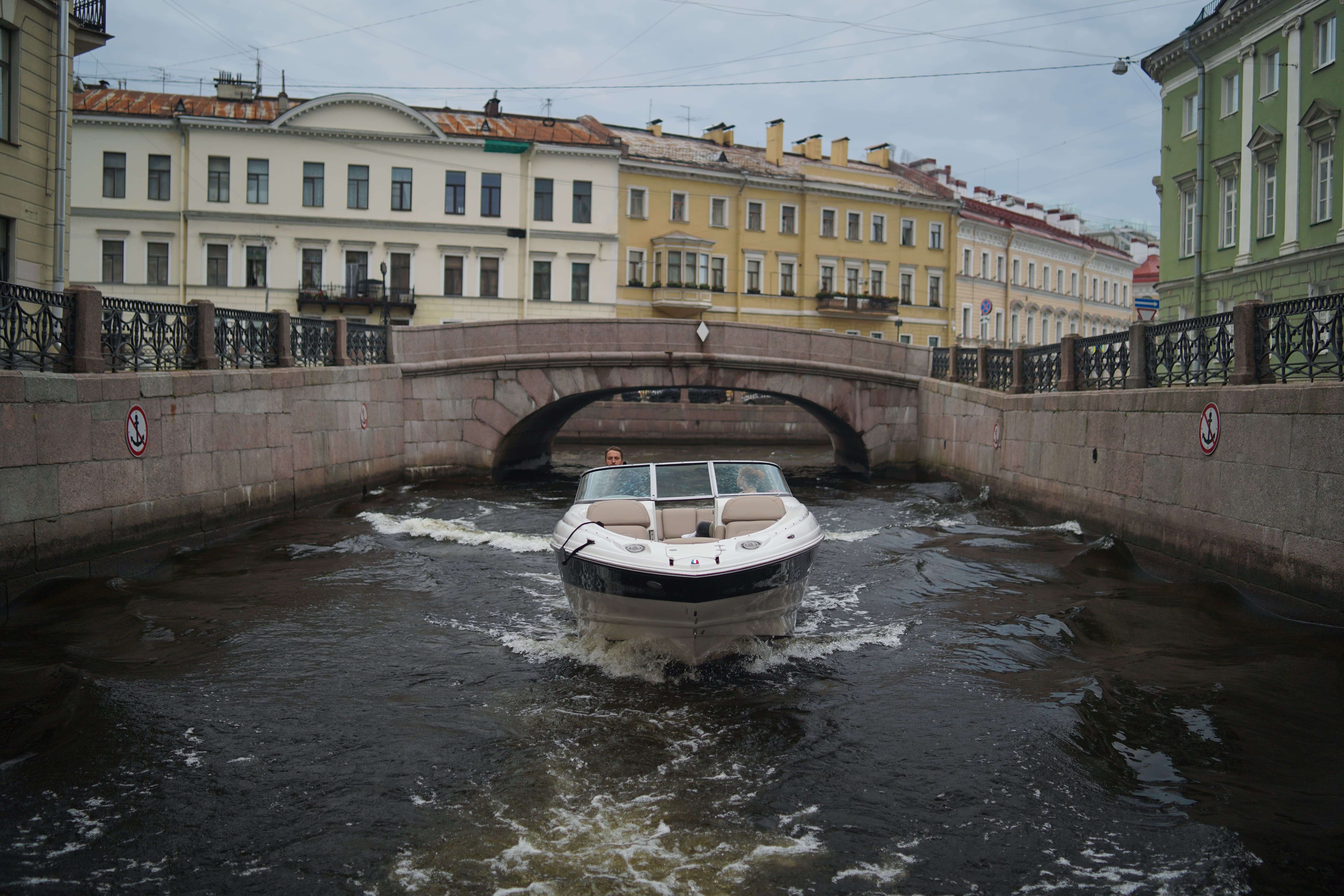 Аренда и заказ катера Кортез в Санкт-Петербурге (СПб)