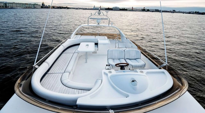 Аренда и заказ яхты Princess 50 «Екатерина» в Санкт-Петербурге (СПб)