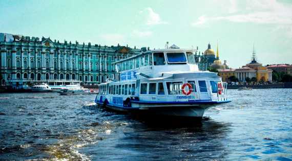 Аренда двухпалубного теплохода Глория в Санкт-Петербурге (СПб)
