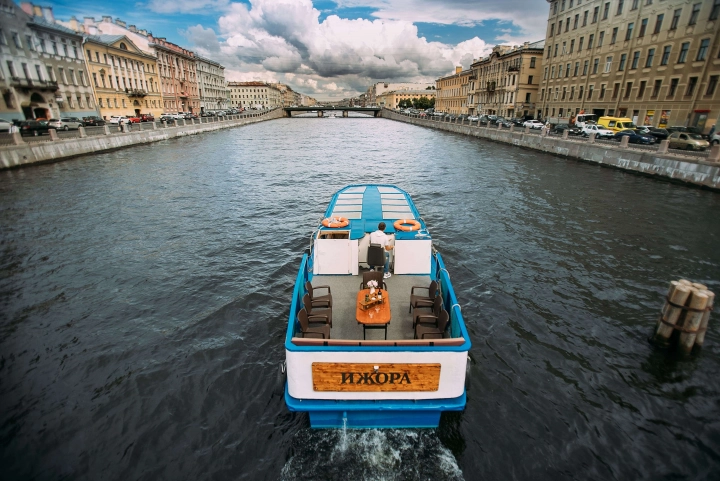 Аренда и заказ однопалубного теплохода Ижора в Санкт-Петербурге (СПб)