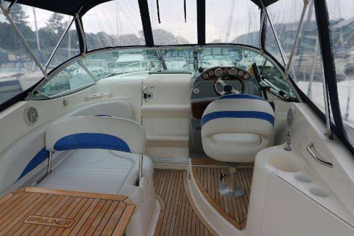 Аренда катера Bayliner 265 в Санкт-Петербурге