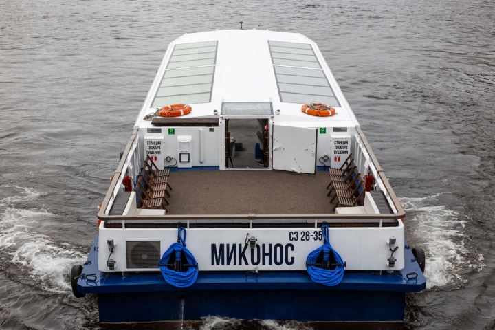 Аренда и заказ однопалубного теплохода Миконос в Санкт-Петербурге (СПб)