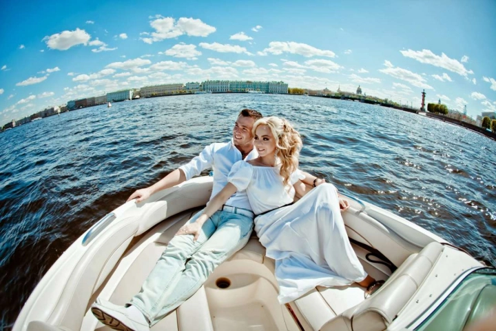 Аренда и заказ катера Maxum в Санкт-Петербурге (СПб)
