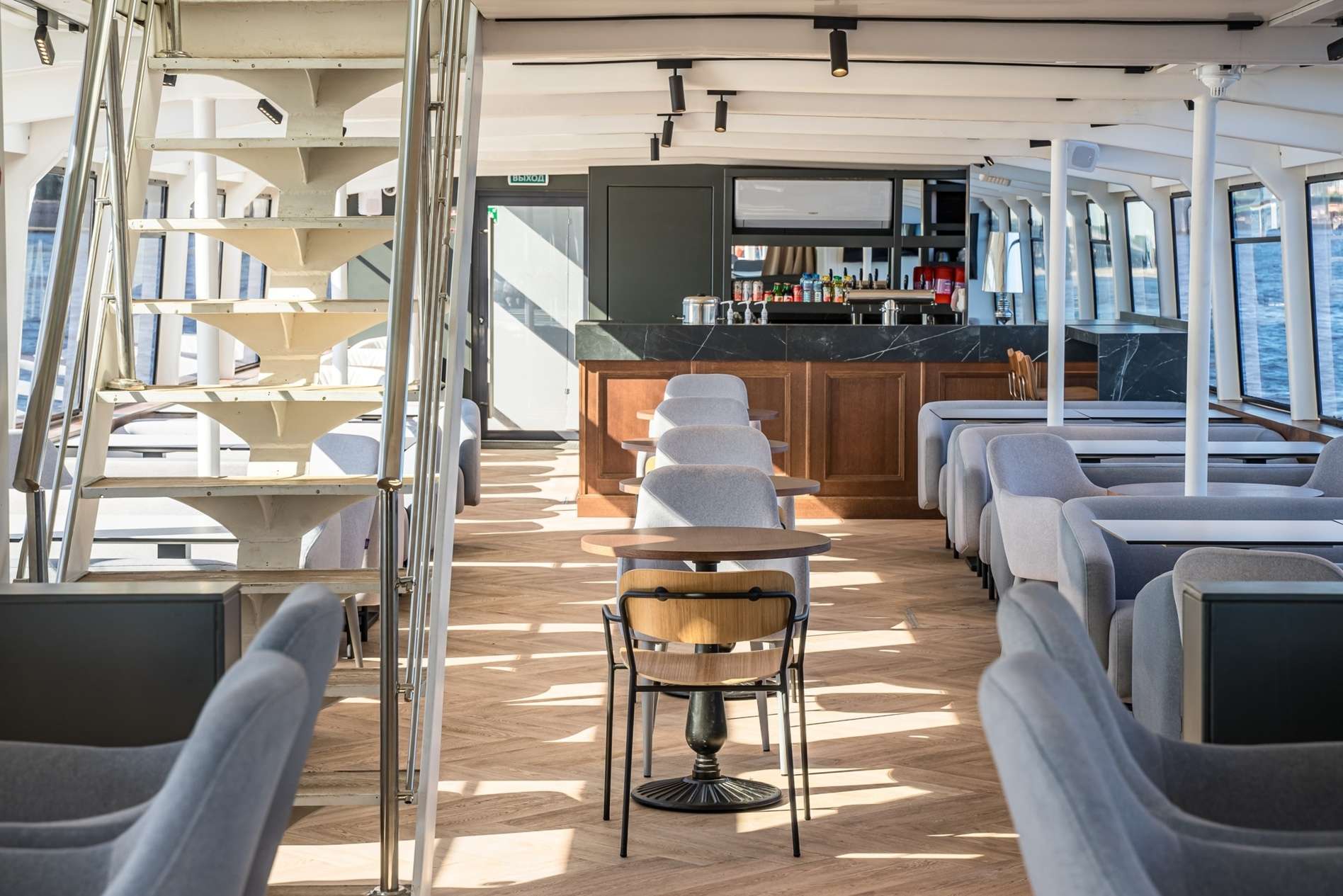 теплоход юность