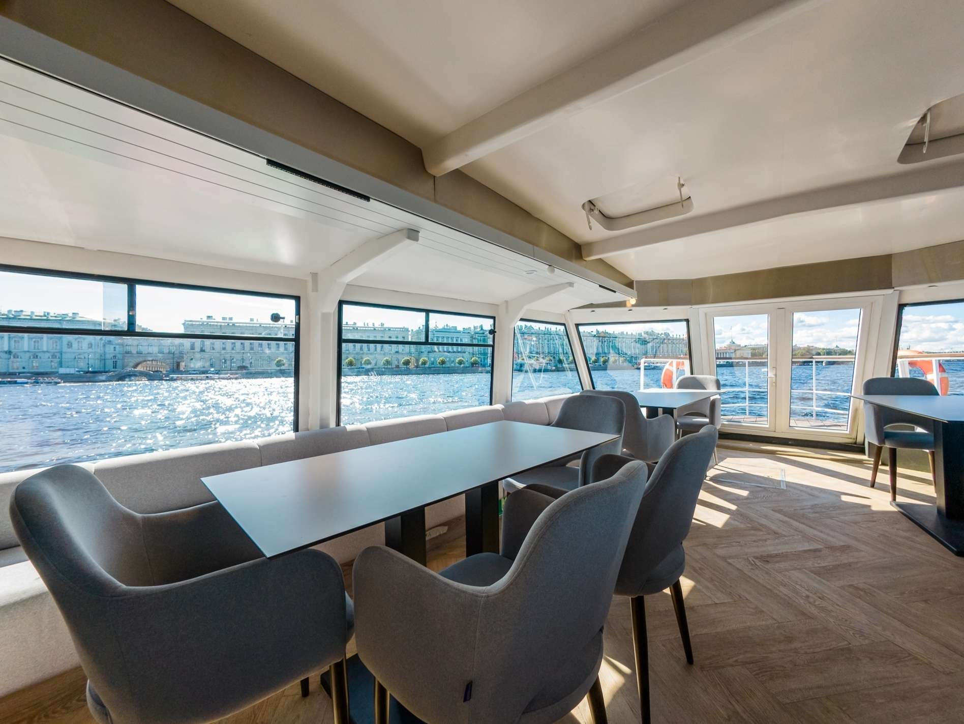 теплоход юность