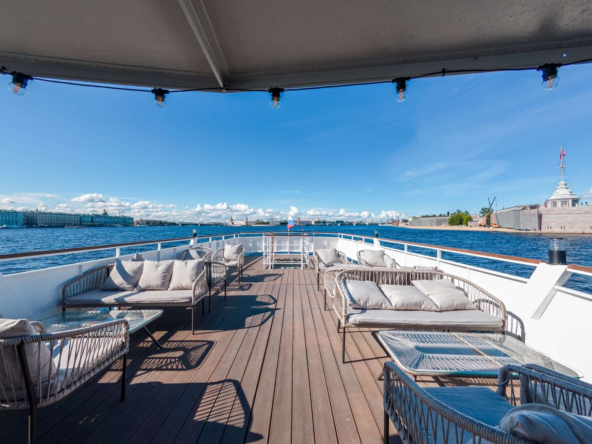 теплоход юность