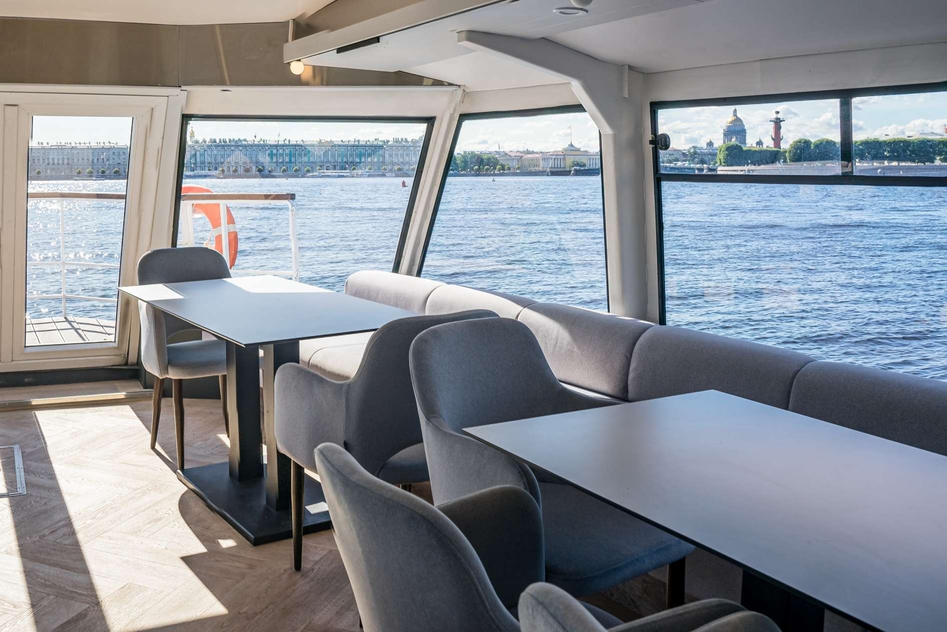 теплоход юность