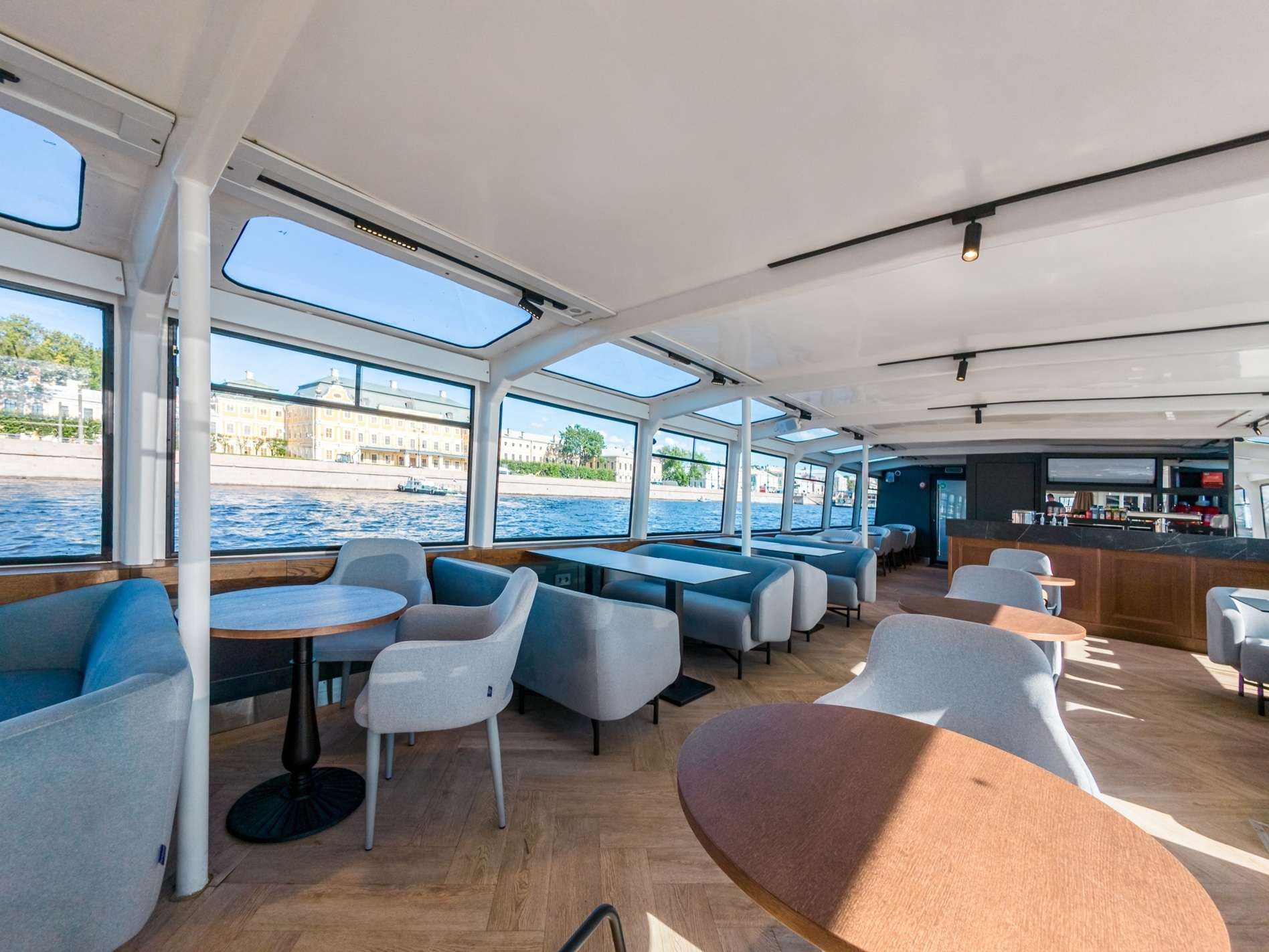 теплоход юность