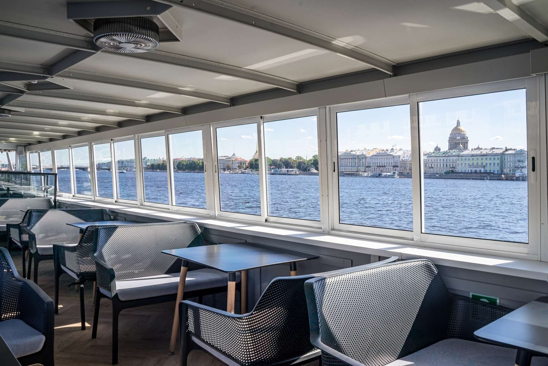 теплоход юность