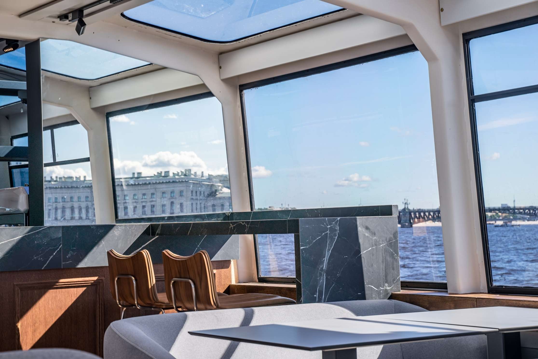 теплоход юность