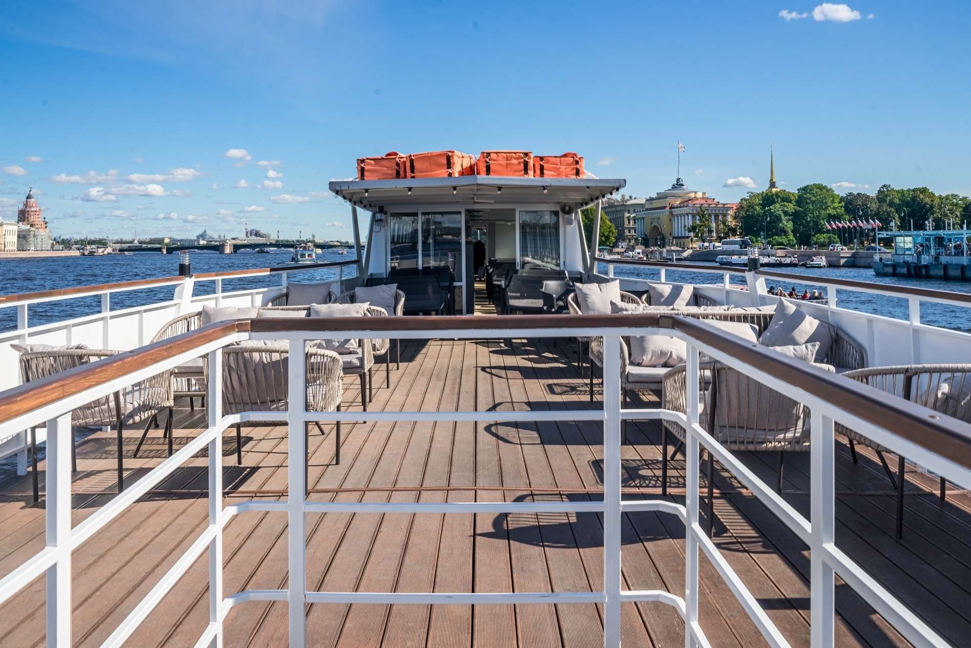 теплоход юность