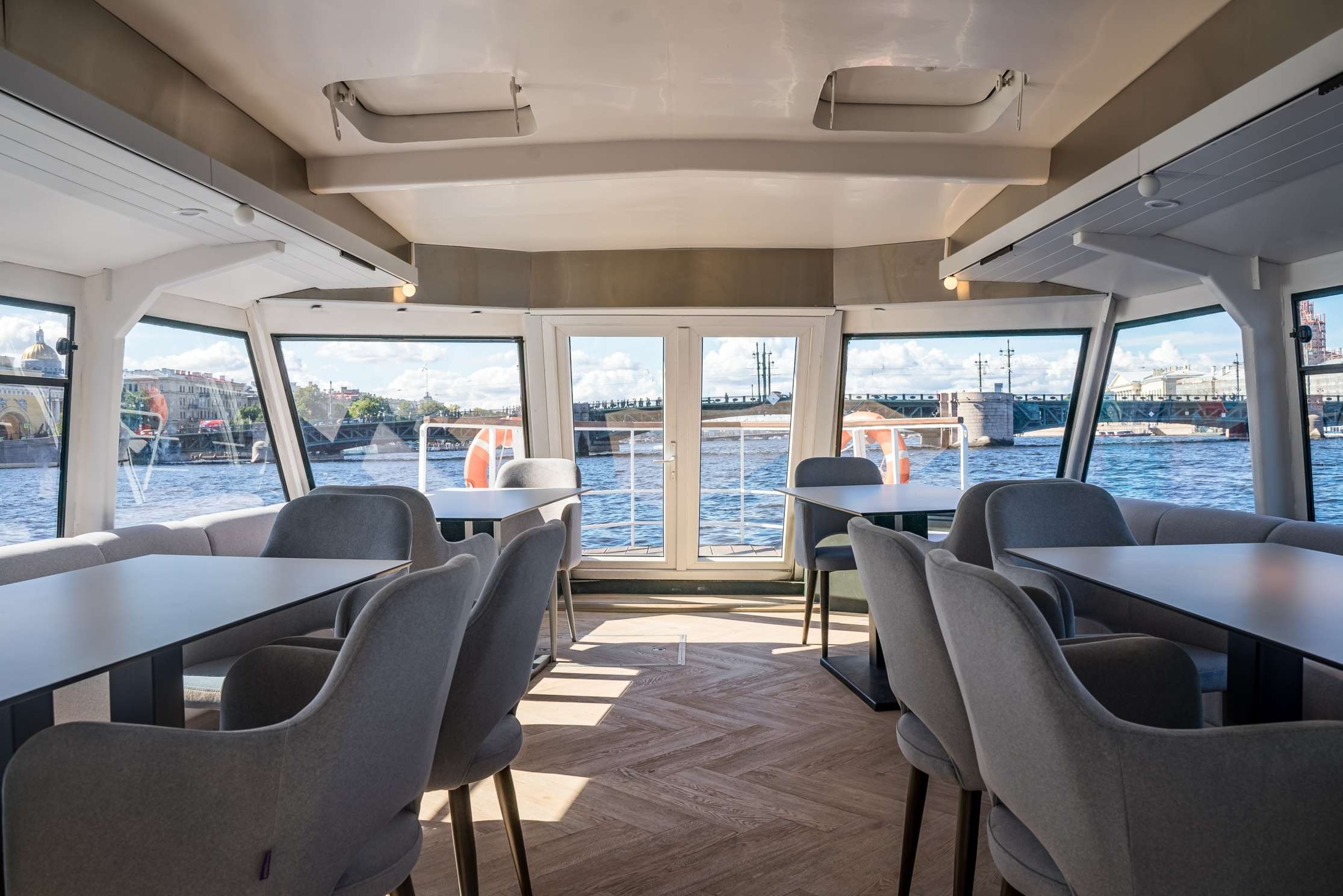 теплоход юность