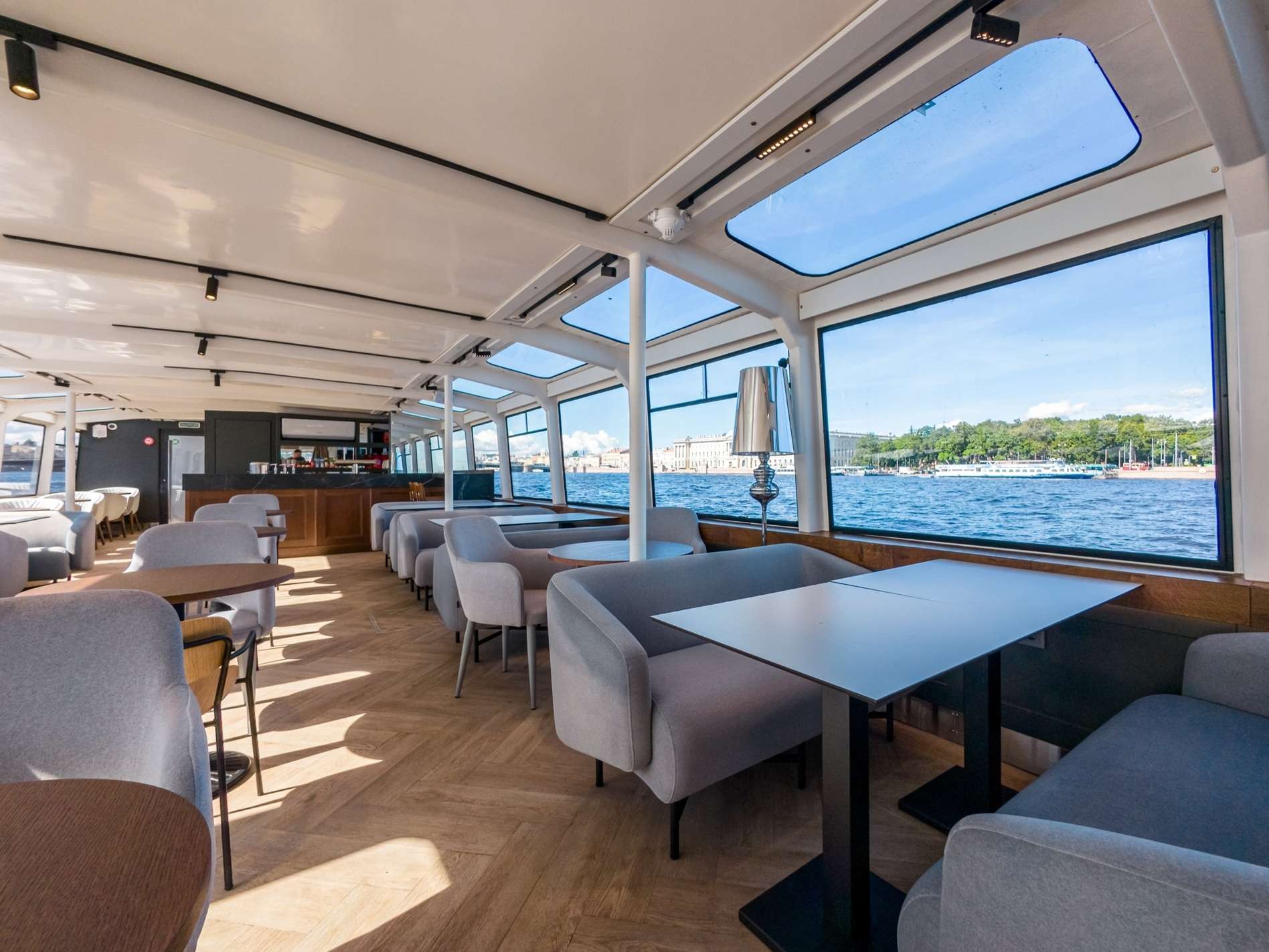 теплоход юность