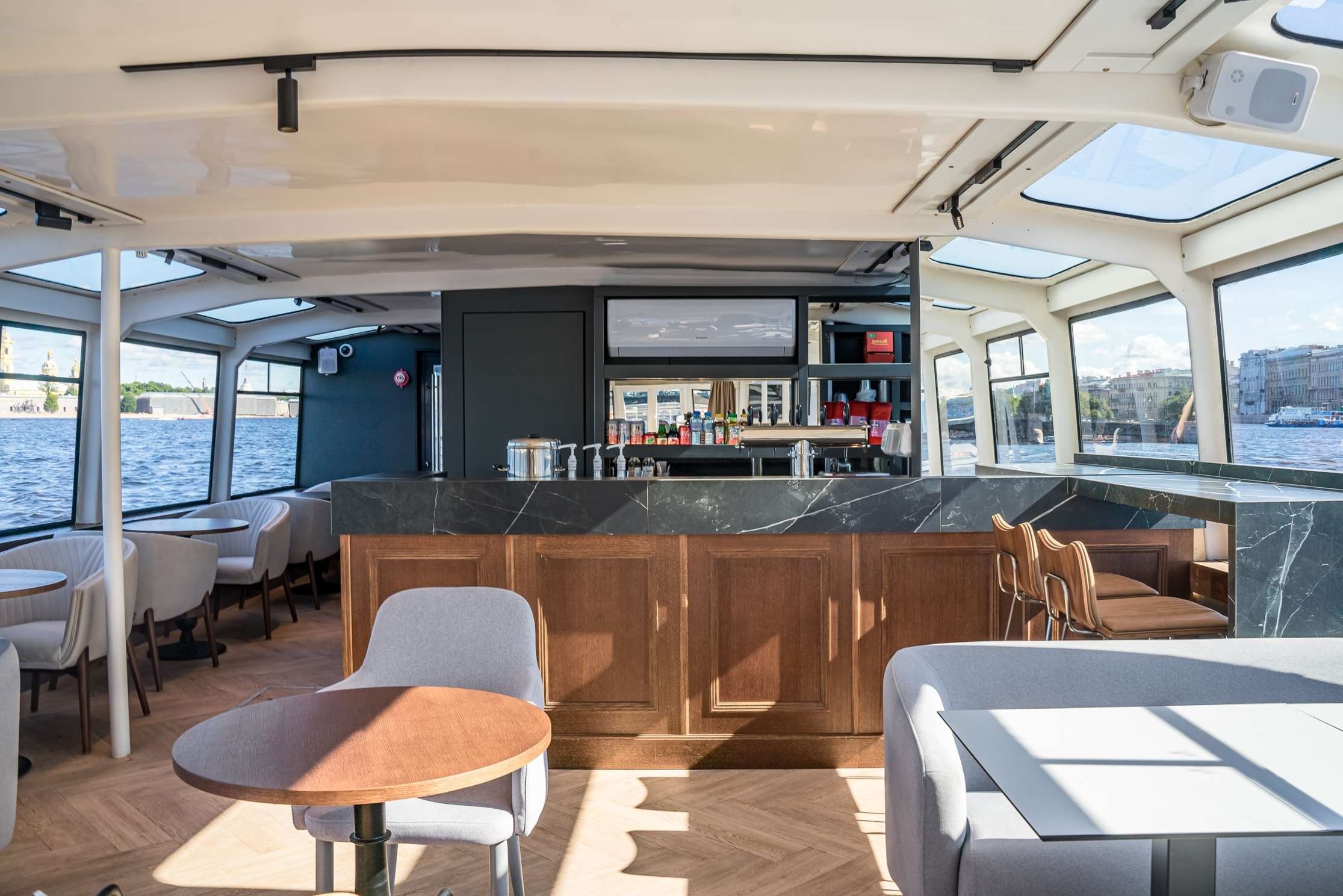 теплоход юность