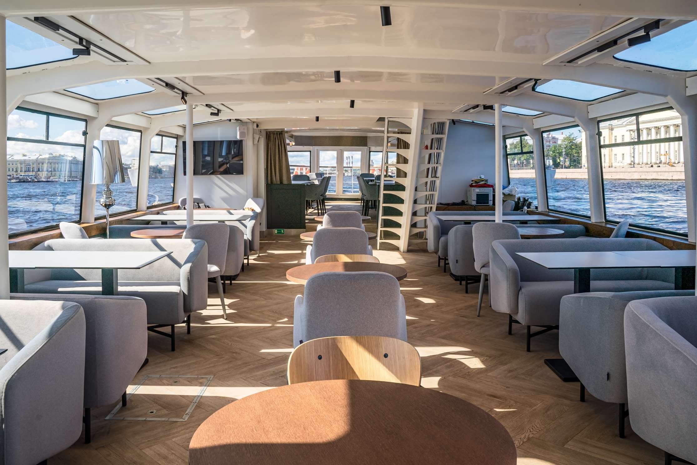 теплоход юность