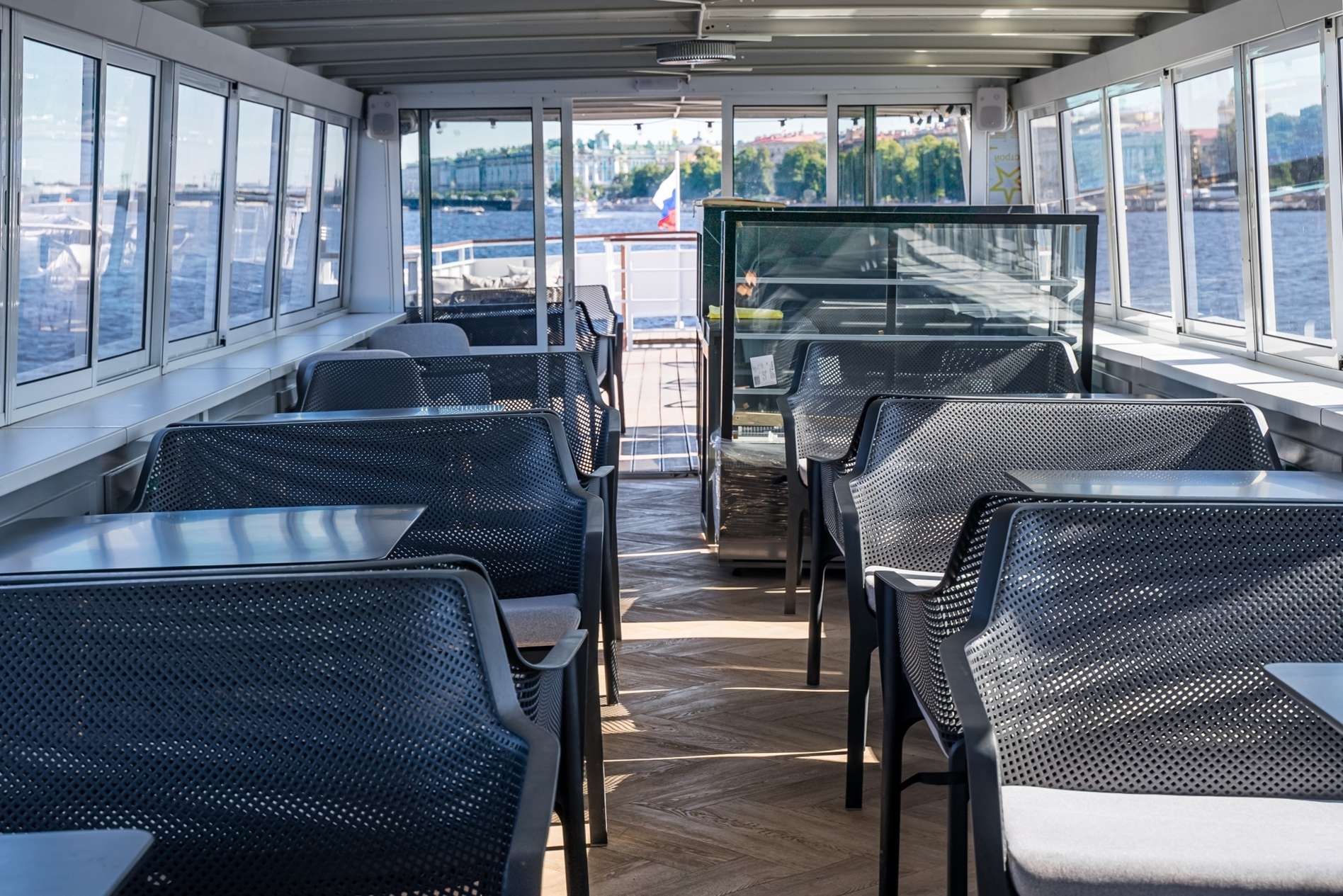 теплоход юность