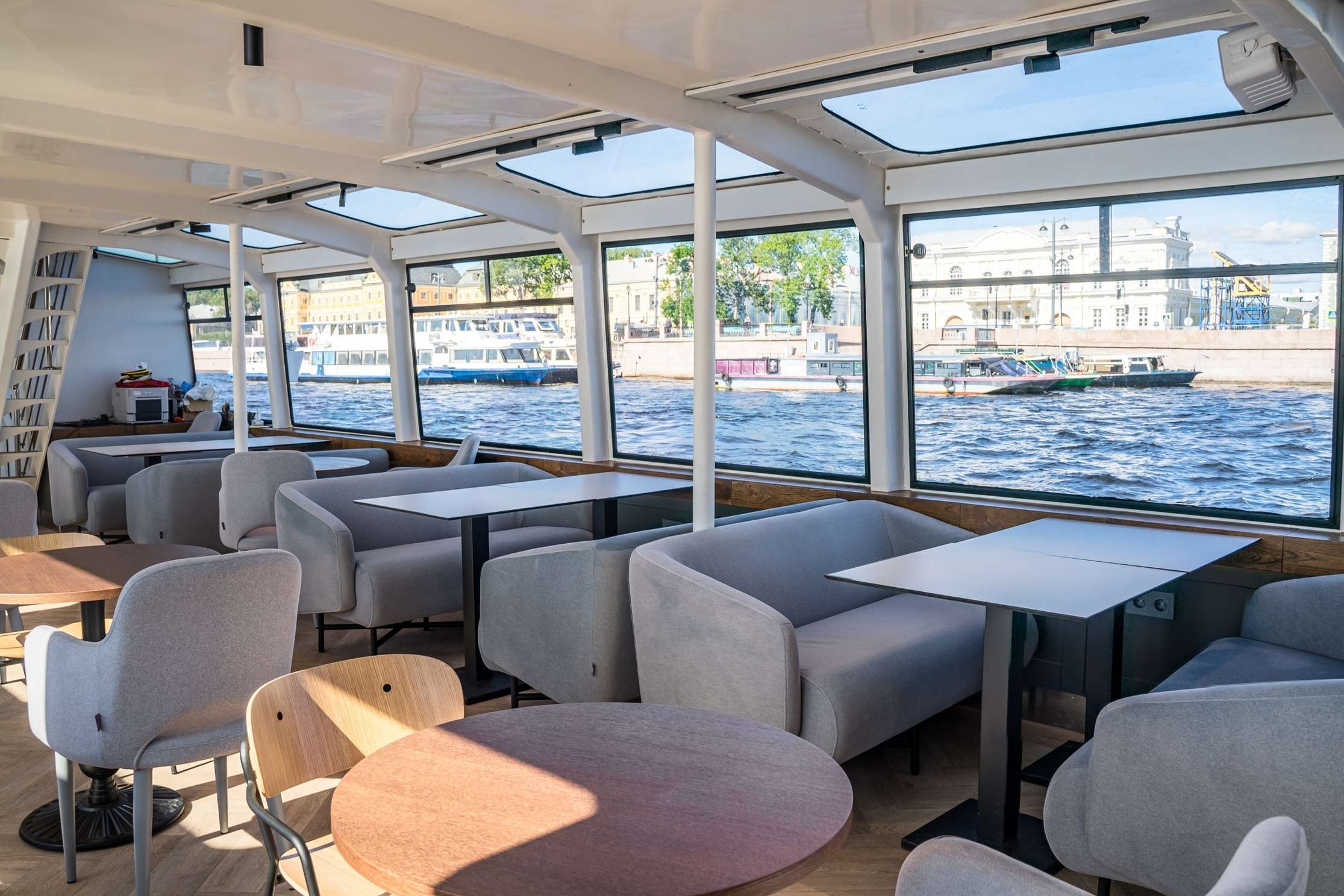 теплоход юность