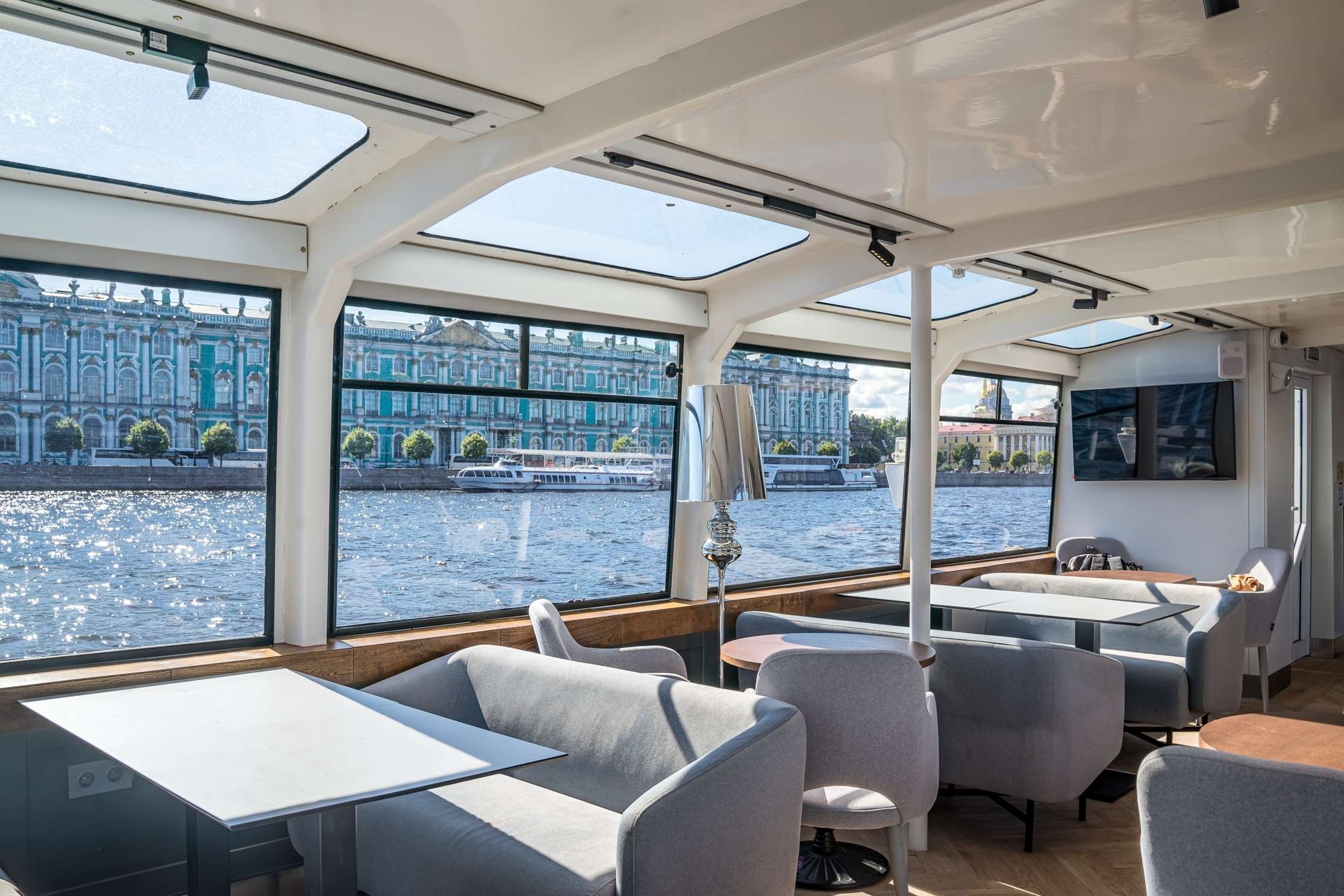 теплоход юность