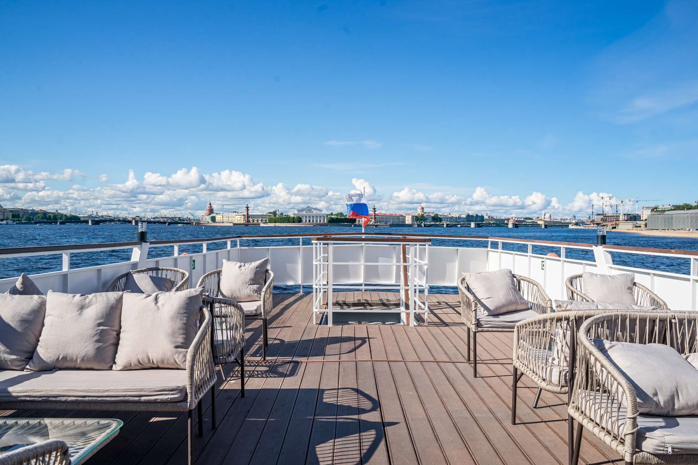 теплоход юность