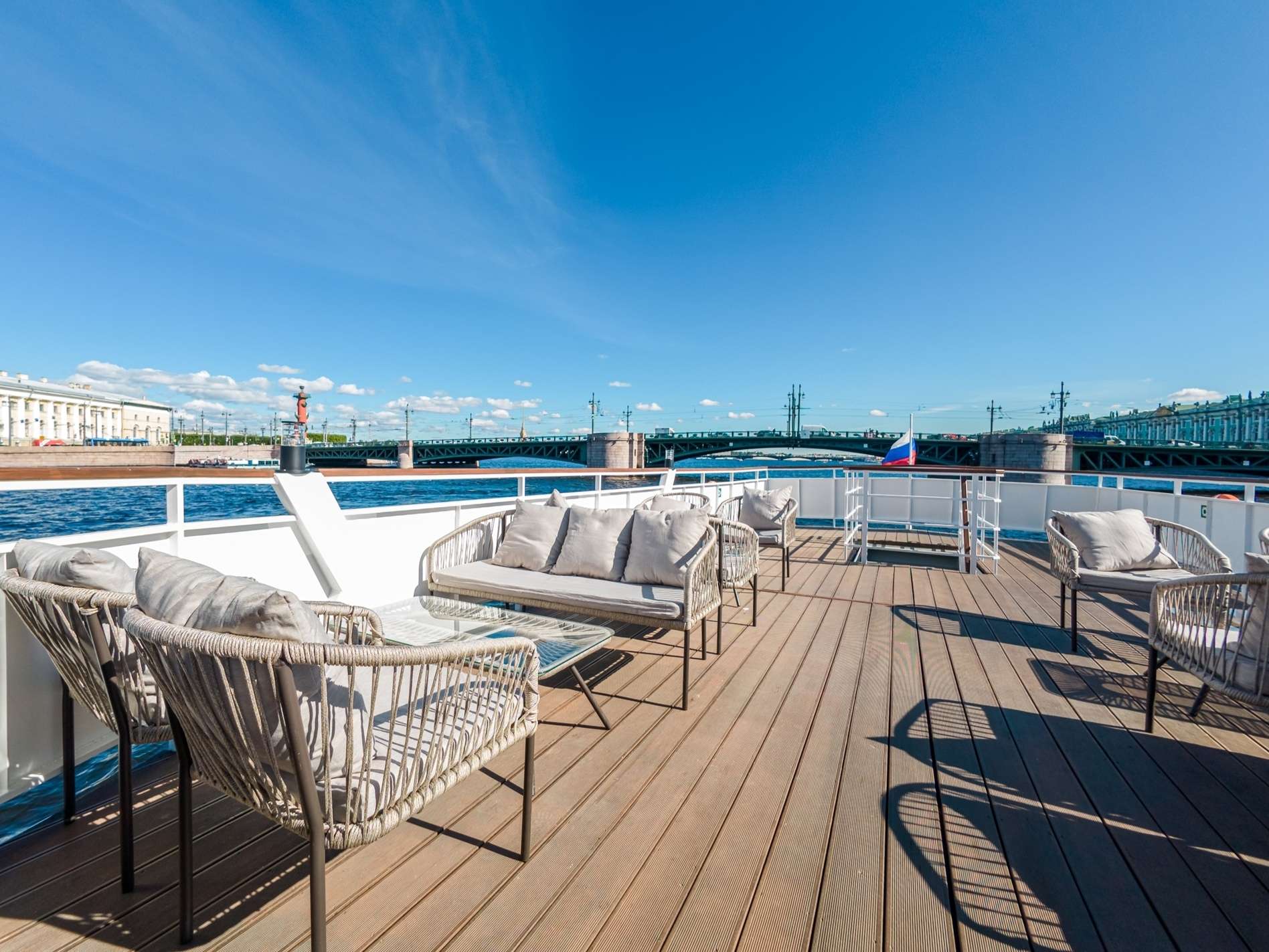 теплоход юность