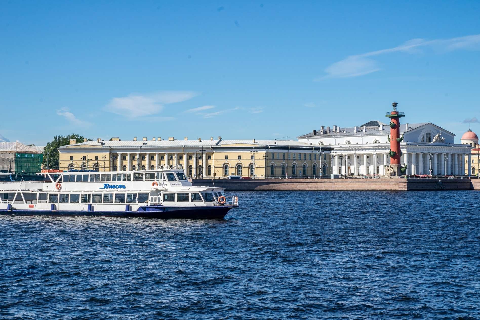 теплоход юность